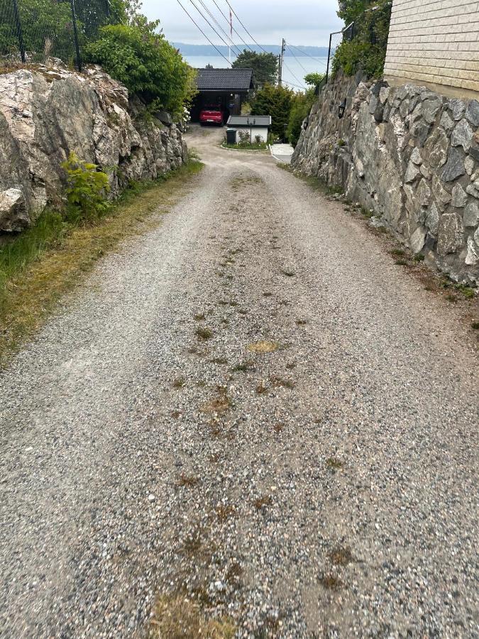 With1 Bedroom Separate Living With A Sofa Bed And A Tiny Kitchen A Bathroom Located In Nordstrand Near By The Sea For 3 Guests With A Garden And Grill 5 Extra Guests With Extra Cost In The With Sea View Just Outside The Apar Appartamento Oslo