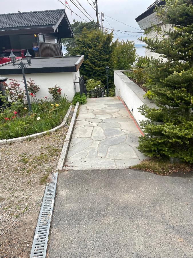 With1 Bedroom Separate Living With A Sofa Bed And A Tiny Kitchen A Bathroom Located In Nordstrand Near By The Sea For 3 Guests With A Garden And Grill 5 Extra Guests With Extra Cost In The With Sea View Just Outside The Apar Appartamento *