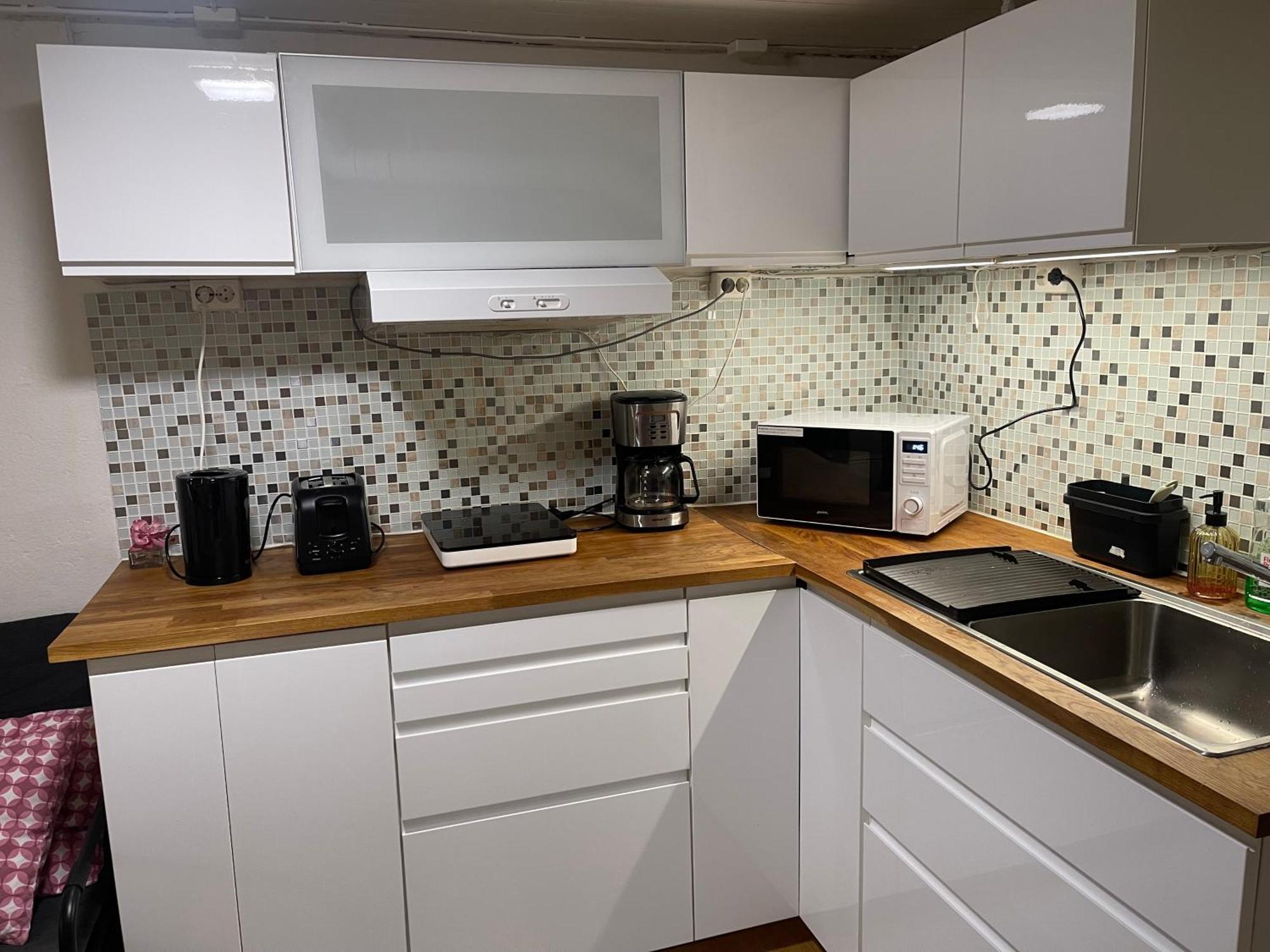 With1 Bedroom Separate Living With A Sofa Bed And A Tiny Kitchen A Bathroom Located In Nordstrand Near By The Sea For 3 Guests With A Garden And Grill 5 Extra Guests With Extra Cost In The With Sea View Just Outside The Apar * Oslo