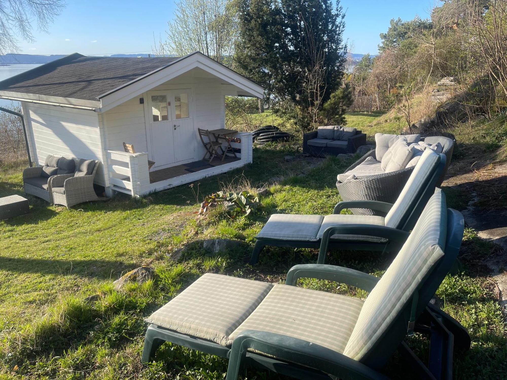 With1 Bedroom Separate Living With A Sofa Bed And A Tiny Kitchen A Bathroom Located In Nordstrand Near By The Sea For 3 Guests With A Garden And Grill 5 Extra Guests With Extra Cost In The With Sea View Just Outside The Apar *