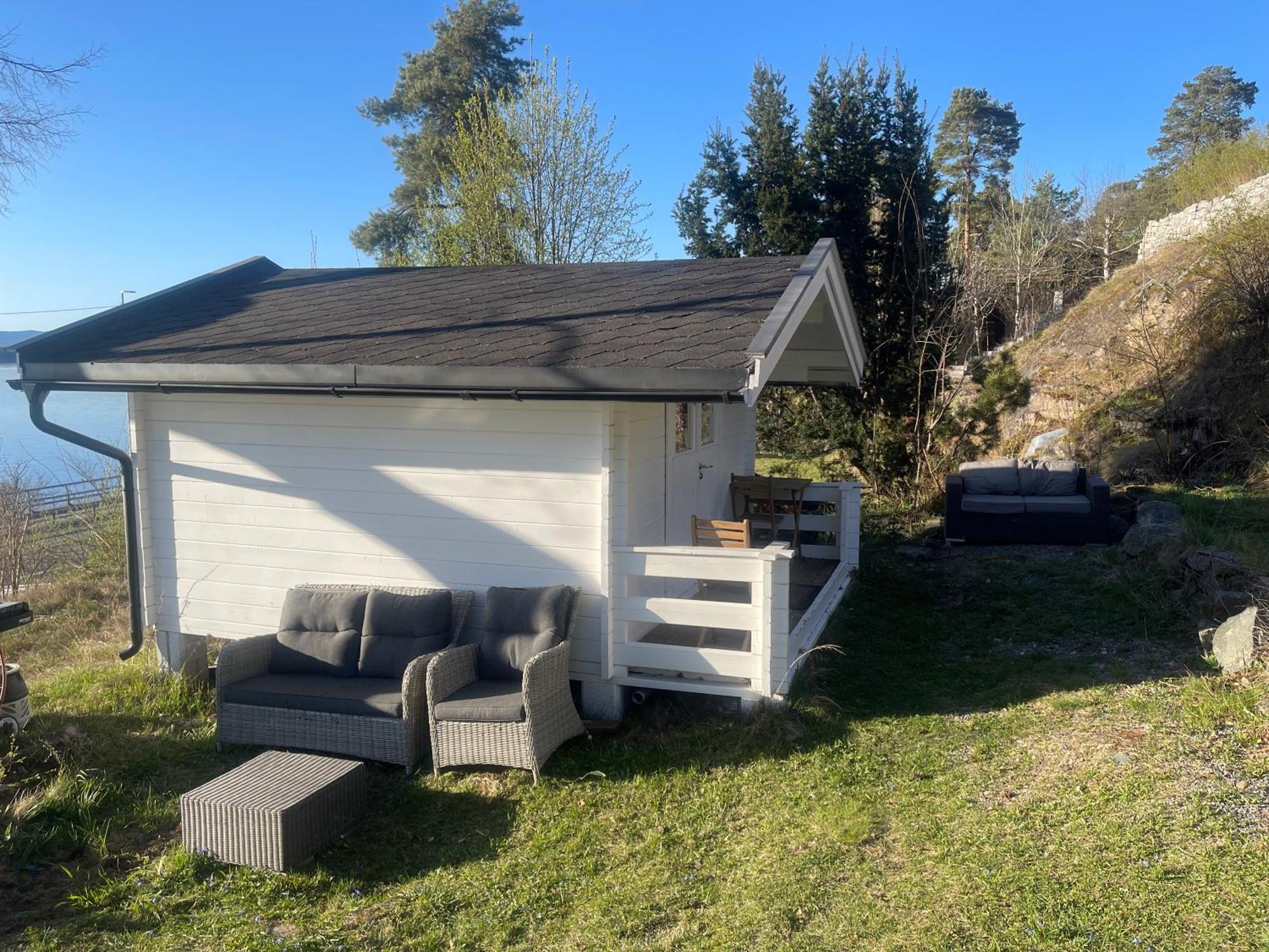With1 Bedroom Separate Living With A Sofa Bed And A Tiny Kitchen A Bathroom Located In Nordstrand Near By The Sea For 3 Guests With A Garden And Grill 5 Extra Guests With Extra Cost In The With Sea View Just Outside The Apar Oslo