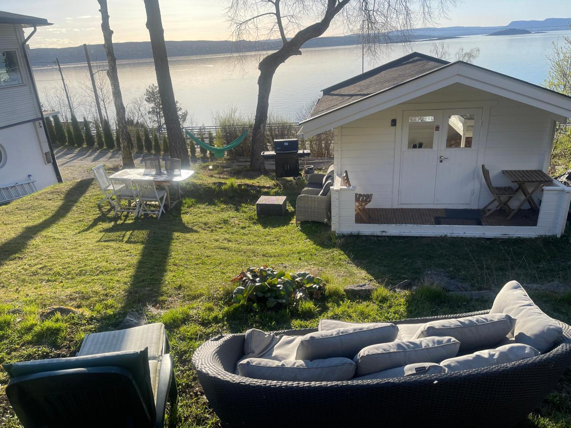 Appartamento With1 Bedroom Separate Living With A Sofa Bed And A Tiny Kitchen A Bathroom Located In Nordstrand Near By The Sea For 3 Guests With A Garden And Grill 5 Extra Guests With Extra Cost In The With Sea View Just Outside The Apar
