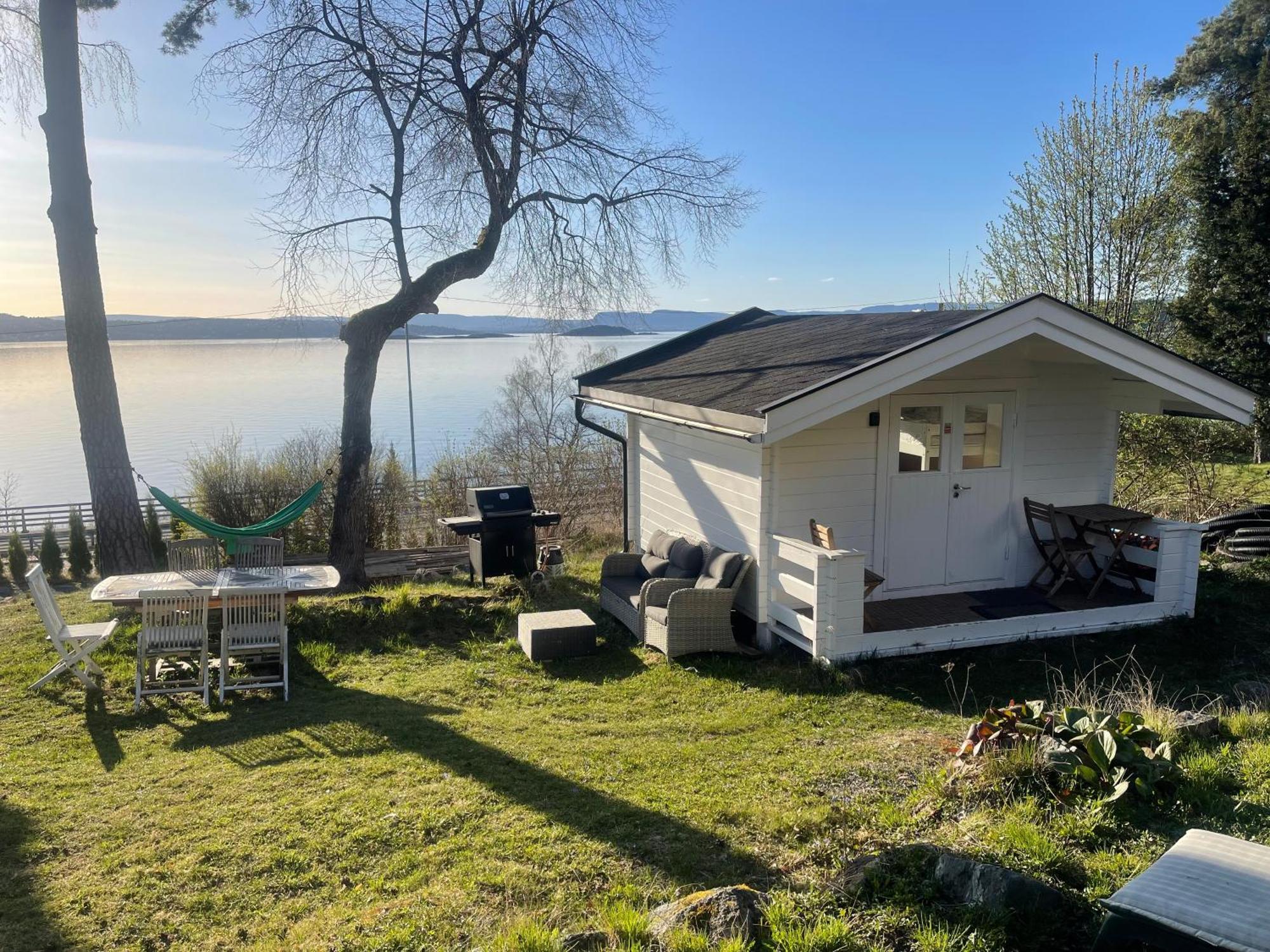 With1 Bedroom Separate Living With A Sofa Bed And A Tiny Kitchen A Bathroom Located In Nordstrand Near By The Sea For 3 Guests With A Garden And Grill 5 Extra Guests With Extra Cost In The With Sea View Just Outside The Apar Appartamento *