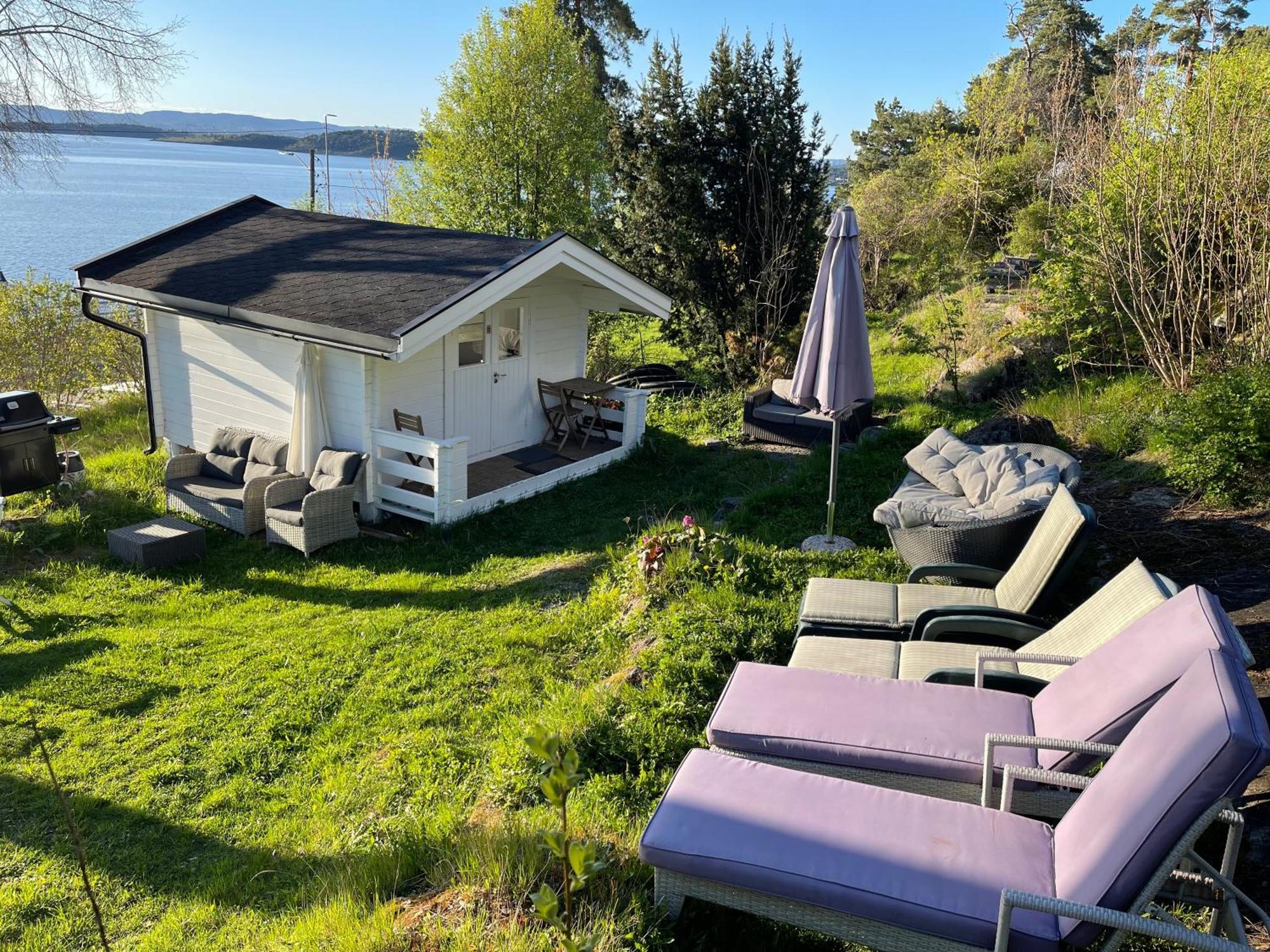 With1 Bedroom Separate Living With A Sofa Bed And A Tiny Kitchen A Bathroom Located In Nordstrand Near By The Sea For 3 Guests With A Garden And Grill 5 Extra Guests With Extra Cost In The With Sea View Just Outside The Apar *