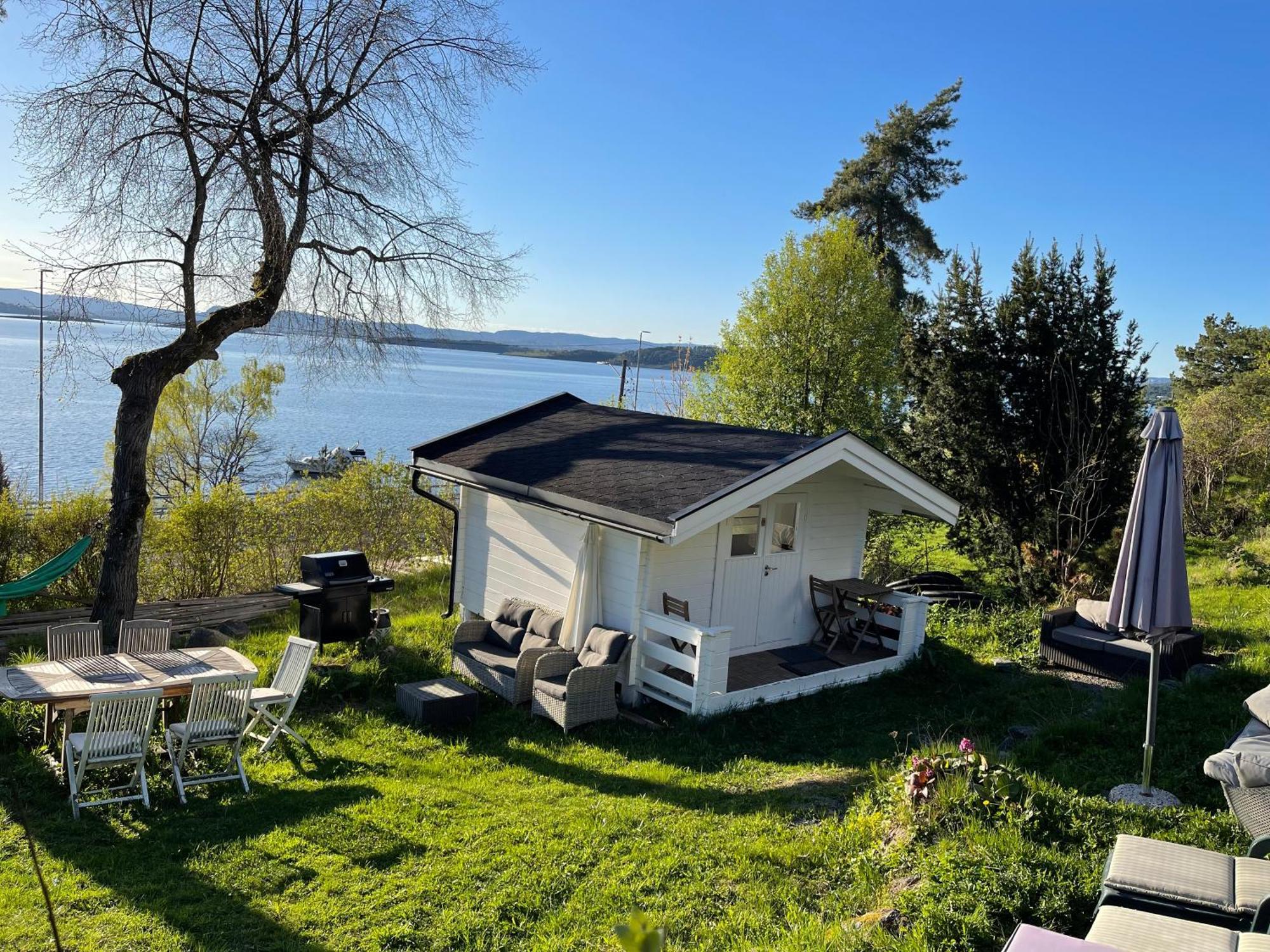 With1 Bedroom Separate Living With A Sofa Bed And A Tiny Kitchen A Bathroom Located In Nordstrand Near By The Sea For 3 Guests With A Garden And Grill 5 Extra Guests With Extra Cost In The With Sea View Just Outside The Apar * Oslo